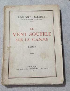 Le vent souffle sur la flamme