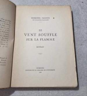 Le vent souffle sur la flamme